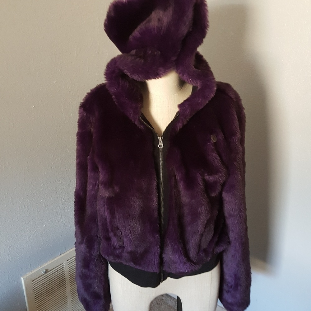 JACKET. NEVER WORN
